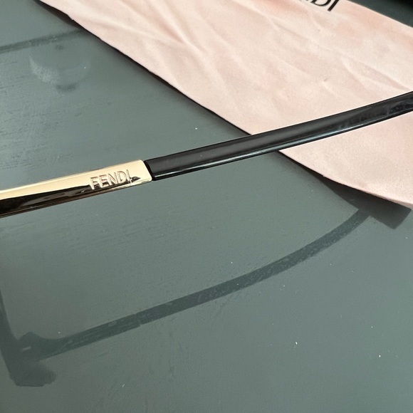 Fendi cat eye dark Havana sunglasses. Authentic and brand new. Perfect condition - Picture 8 of 10
